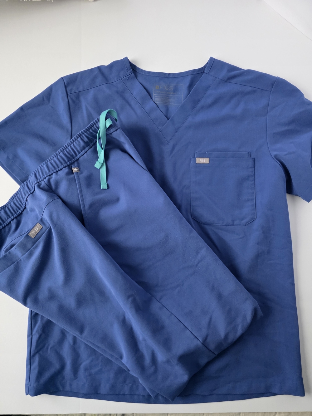 FIGS Men's Set, Leon Scrub Top Size L AND mens Tansen Jogger Scrub Pant Size L